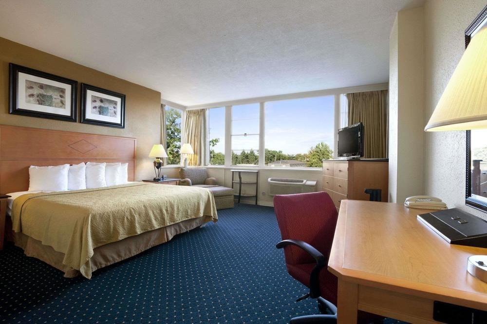 At - Hershey & Manheim Area Hotel 2*