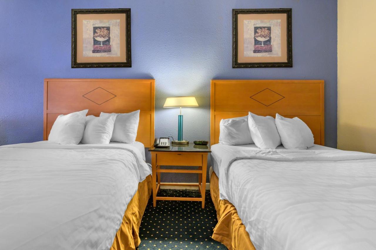 At - Hershey & Manheim Area Hotel