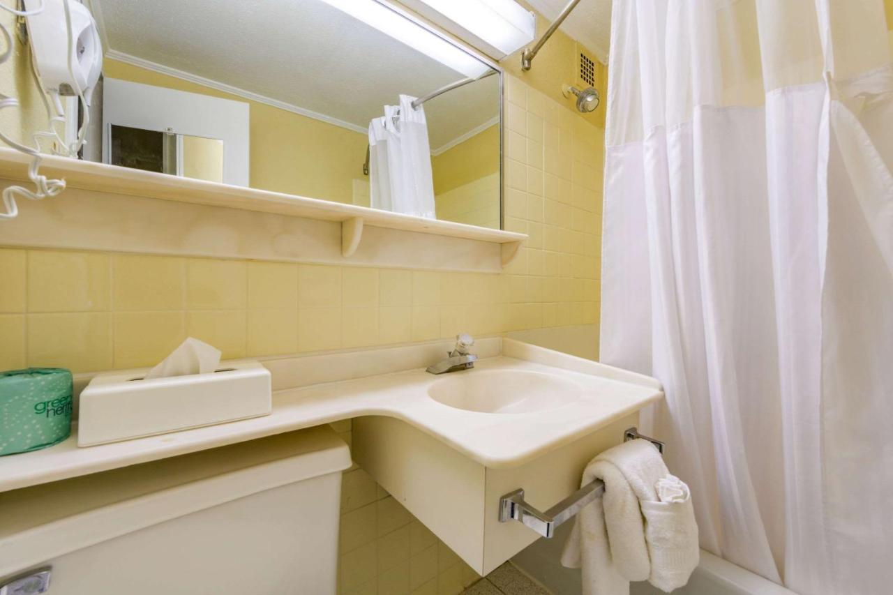 At - Hershey & Manheim Area Hotel