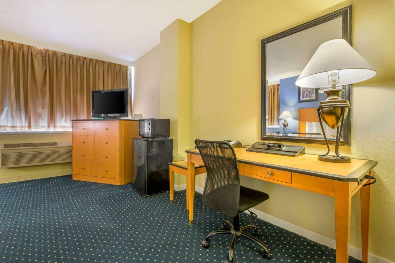 At - Hershey & Manheim Area Hotel 2*