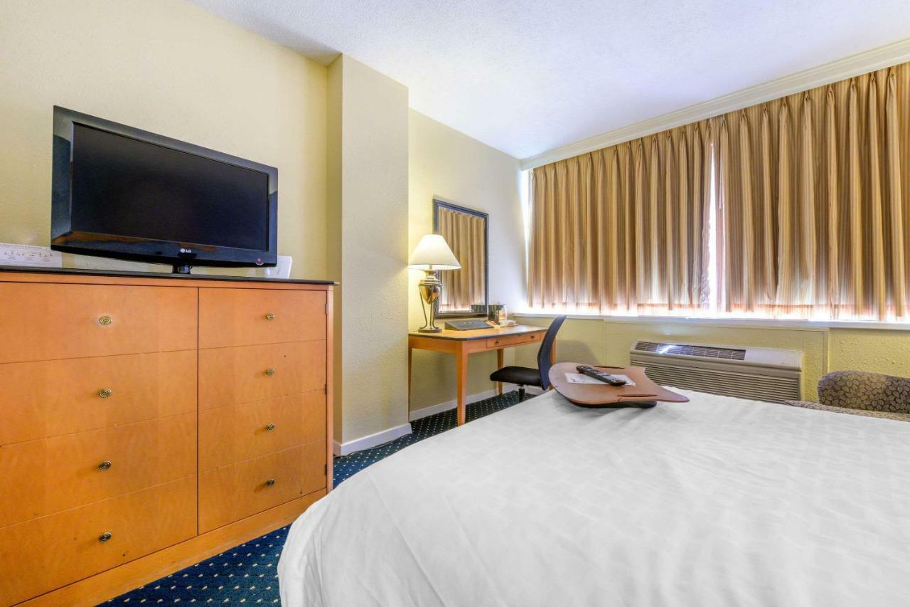 At - Hershey & Manheim Area Hotel 2*
