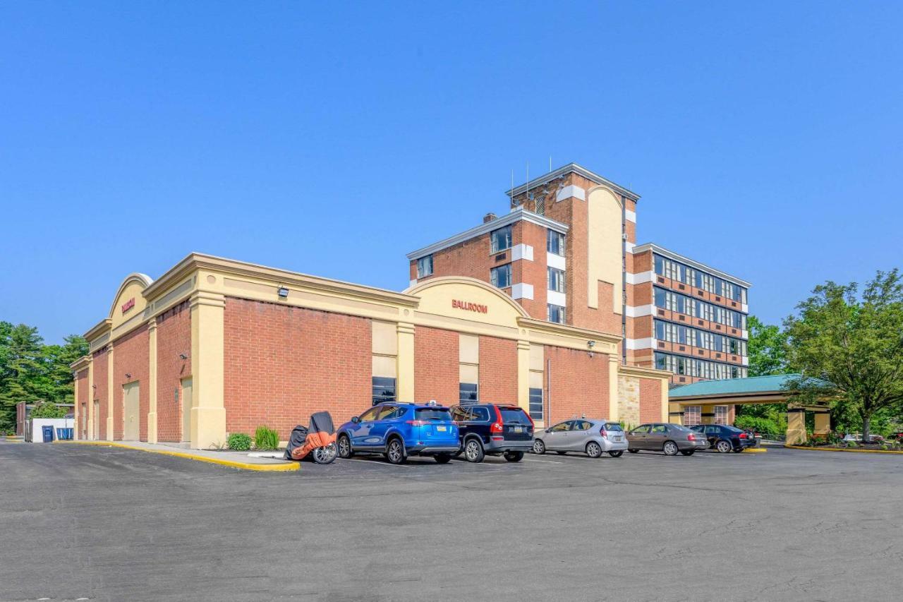 At - Hershey & Manheim Area Hotel 2*