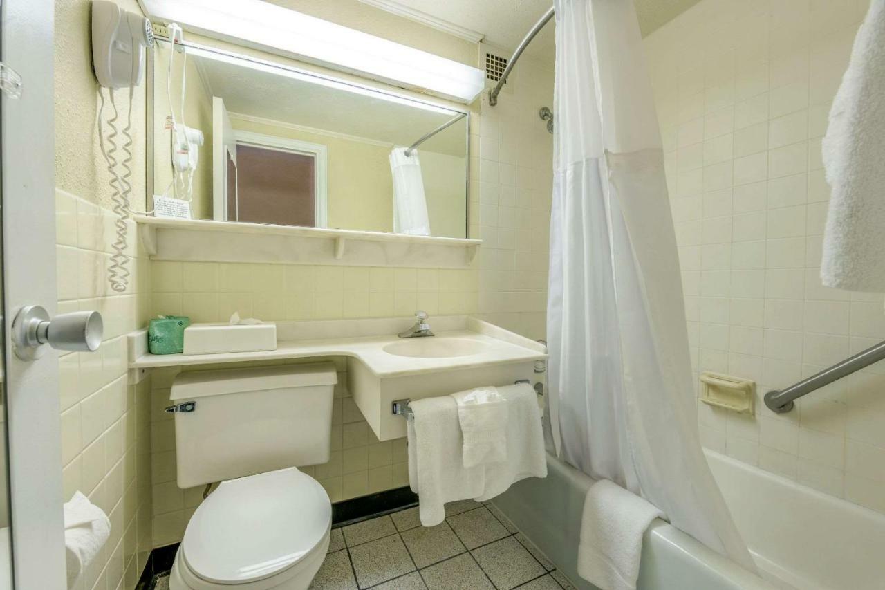At - Hershey & Manheim Area Hotel